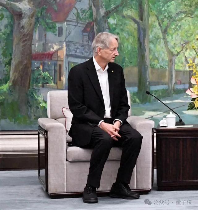 Hinton能重新坐下了，什么时候开始的？