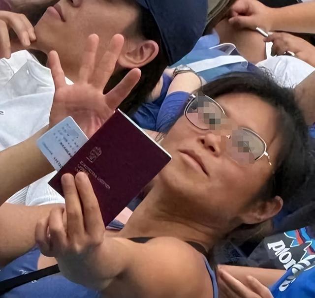 越扒越黑！上海“闹事姐”生活奢靡，前男友也不一般，邻居曝更多
