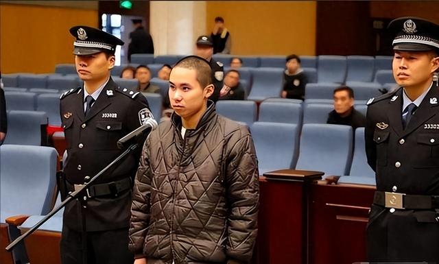2019年，滴滴司机钟元被执行死刑，死前害怕不已，跪地不停忏悔