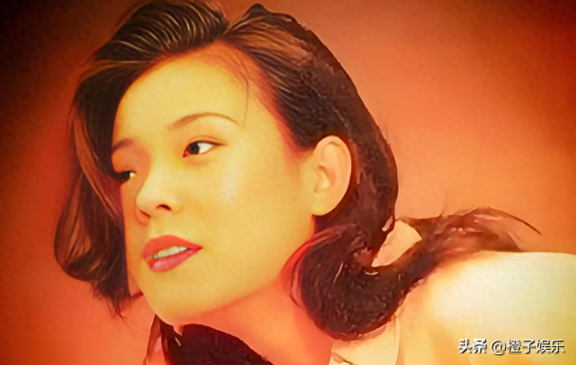 春晚爆红后，她洗完澡从23楼一跃而下，临终时最后喊了声“妈妈”
