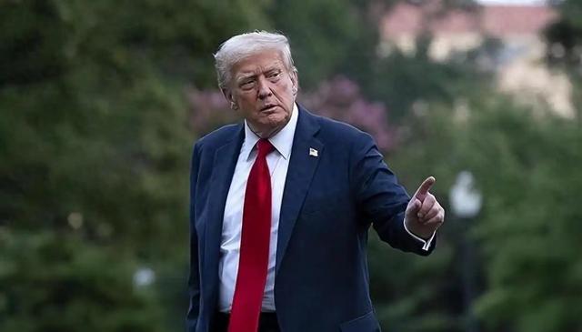 50亿军火不翼而飞，泽连斯基做梦也想不到，美国内讧乌克兰却躺枪