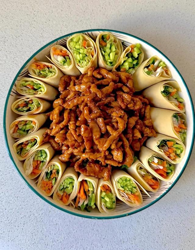 京酱肉丝：家常版10分钟出锅，酱香浓郁	，肉丝滑嫩，比饭店还好吃