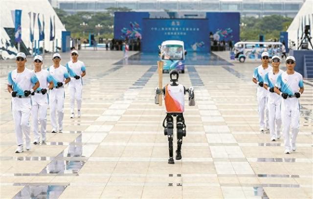 全球首个人形机器人火炬手背后的深圳科创力量