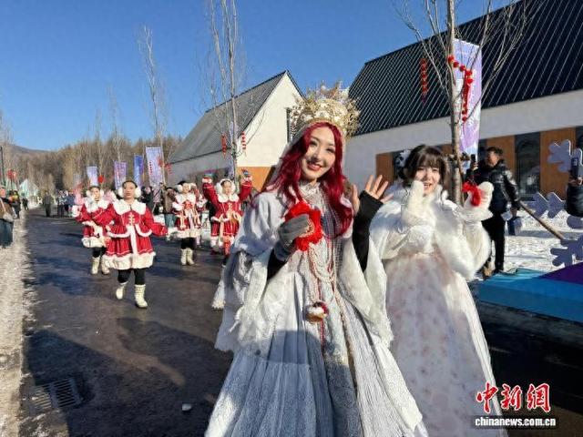 阿尔山冰雪节启幕 中外游客感受“童话王国”