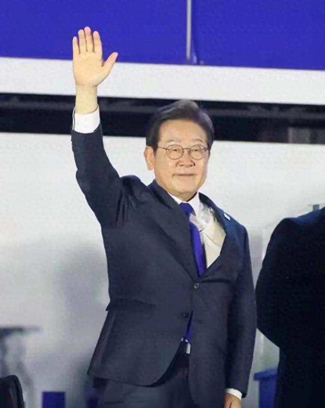 首位拒绝出席中国阅兵的总统出现？既是意料之外，又在情理之中
