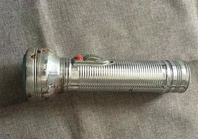 80年代的老物件，都认识的不多了，尤其是最后一个