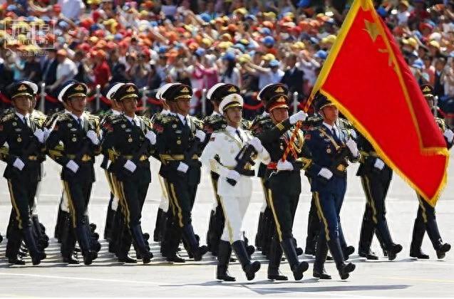 热血沸腾！这就是中国人民解放军的底气！