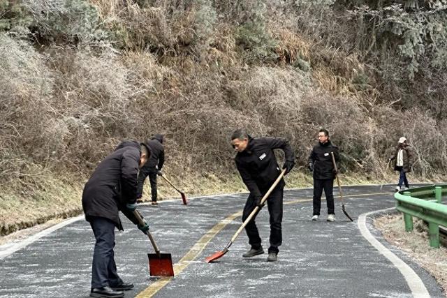 冰雪仙境，暖心守护｜明月山雪季暖心服务清单请查收！