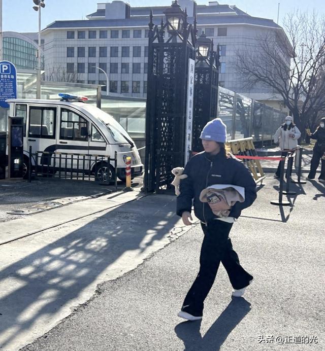全红婵晒自拍 五官长开了 看着更文静了 和好友在一起好放松好开心