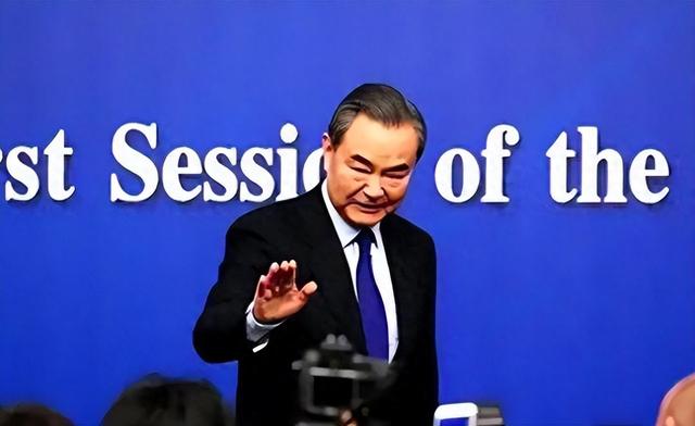 委内瑞拉致电中方后，油轮得到大批军舰护航，特朗普还是算漏一环