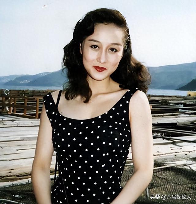 利智风流史:被4男人抛弃，传闻与赌王生3子女，“吊”李连杰10年