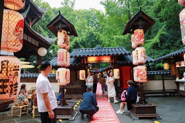 开启盛唐穿越之旅 来杜甫草堂收获“超出片”的文化体验