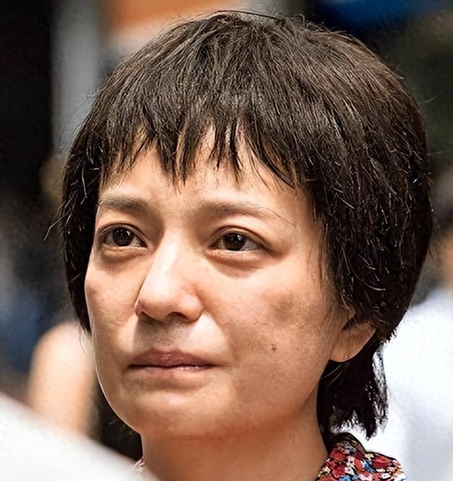 拔出萝卜带出泥！49岁赵薇近况被曝，原来圈内封杀只是冰山一角