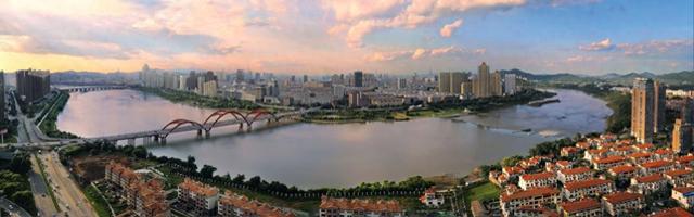 当肉夹馍邂逅锅包肉：双城共绘冰雪“丝路”新篇章