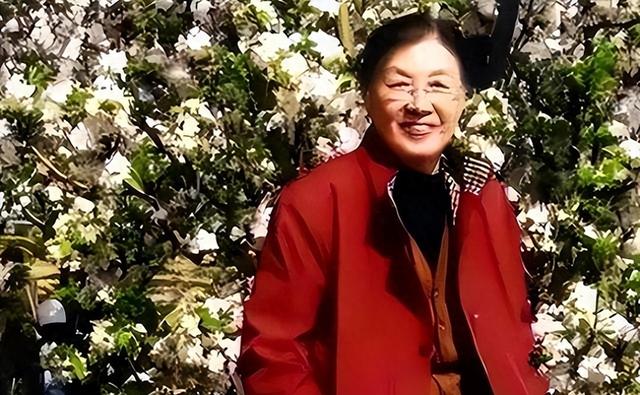 毛主席逝世1年后，谢静宜被开除党籍后直言：我永远是党的女儿！