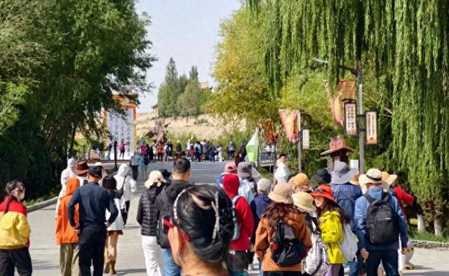 双节长假机票预订量增幅显著，航司牵头推文旅融合助力入境游
