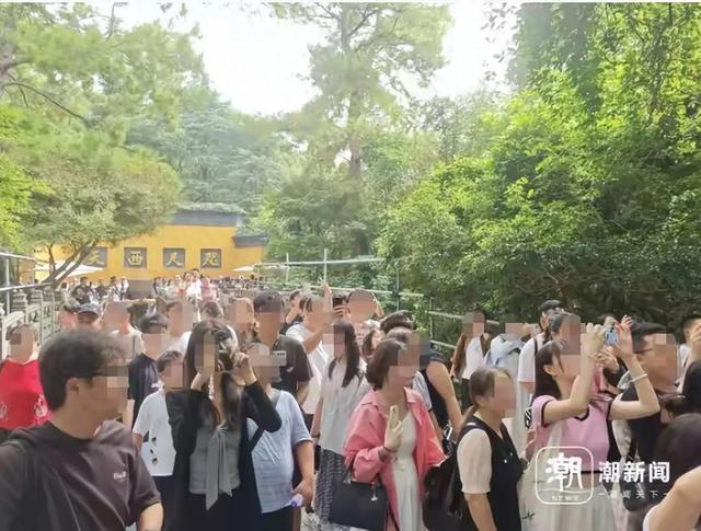 “第一天出去旅游的人已经老实”	，这话是今年国庆假期的真实写照