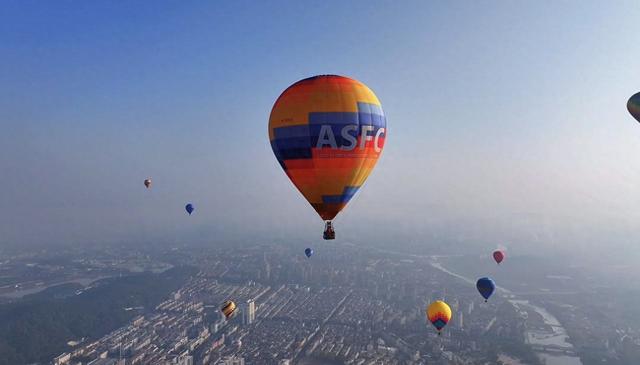 潮声丨飞跃山河的热气球比赛，比什么？