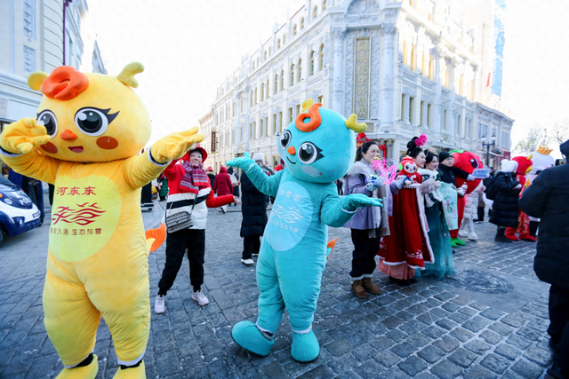 “河东东”“海营营”亮相第42届哈尔滨国际冰雪节