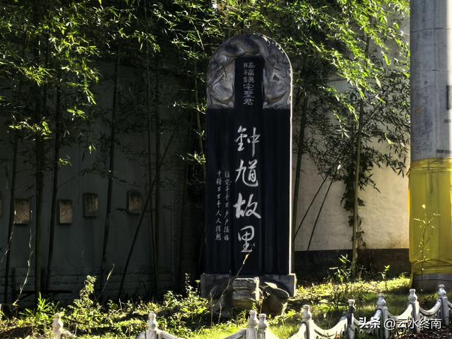 因为这棵“英雄树”和这尊古佛，我终于记住终南山下鄠邑这座小庙