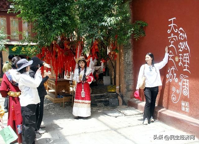 甘孜理塘暑期旅游热度持续攀升