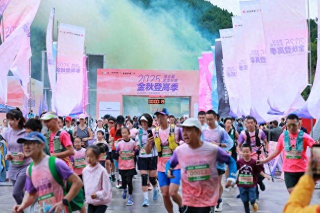 年游客量突破百万 成都金龙长城靠“情绪价值”实现文旅转型