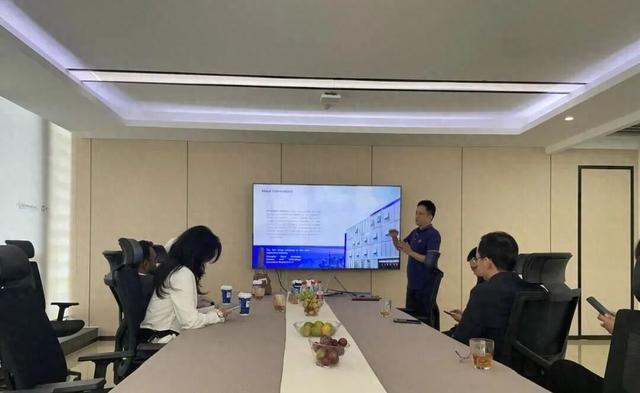 卡塔尔公共工程署及华为云一行莅临英方软件参观交流