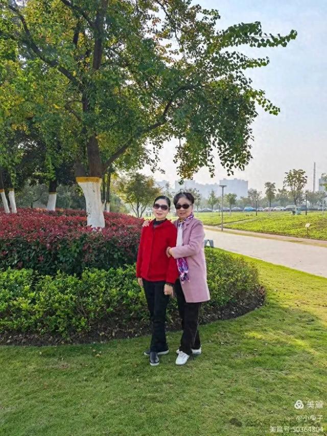 黎如芷｜秋意沐芳华，姐妹携手同行