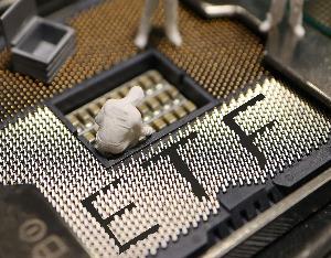 OpenAI牵手国产果链开发AI硬件，消费电子ETF半日涨3.94%