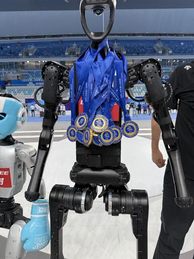 2025年世界人形机器人运动会闭幕  26个赛项涉及487场比拼