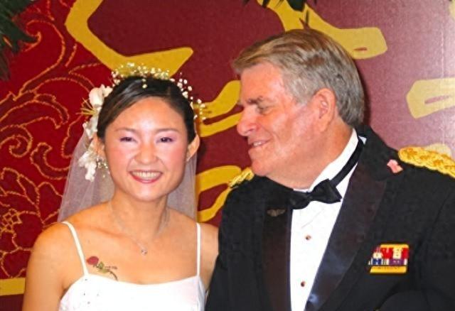 凤凰卫视记者隗静：嫁大30岁美军少将，不满丈夫聊国防话题避开她