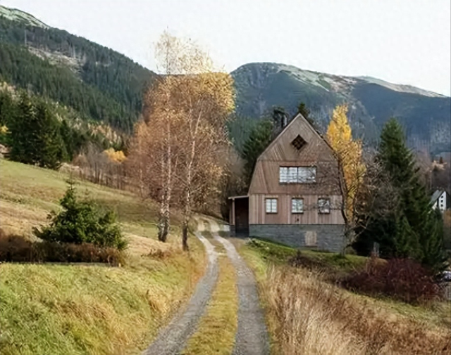 两名登山者发现金币金手镯3.7公斤，专家：藏宝时间最多100年出头