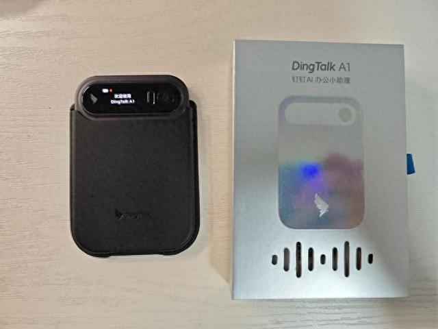 钉钉十周年发布首款AI硬件DingTalk A1，9月15日开售