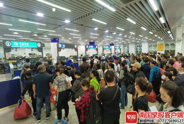 东兴口岸今年客流量突破500万人次