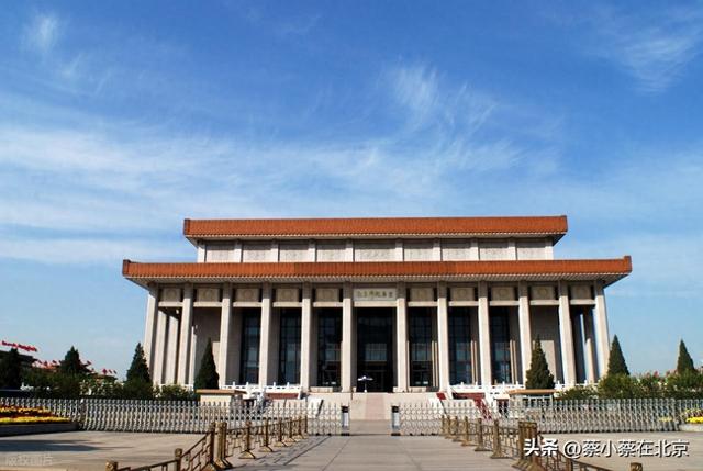 7月23日上午，北京毛主席纪念堂外发生的真实排队画面，都看看吧