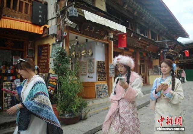 第三届“香格里拉”文旅节开幕 持续深化品牌建设