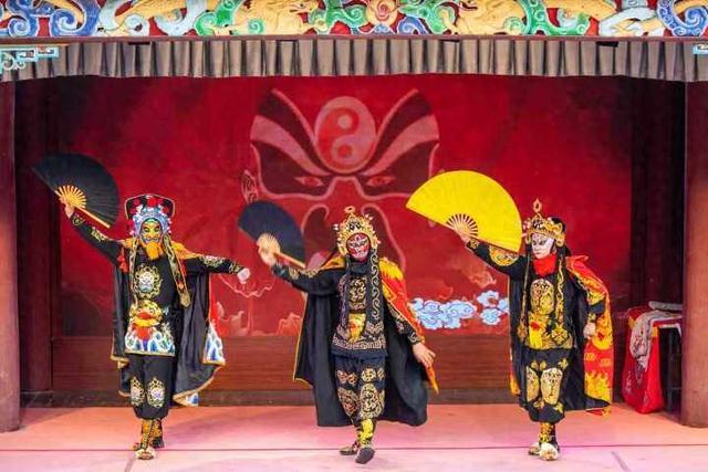 顶流文旅CP 共饮一江水