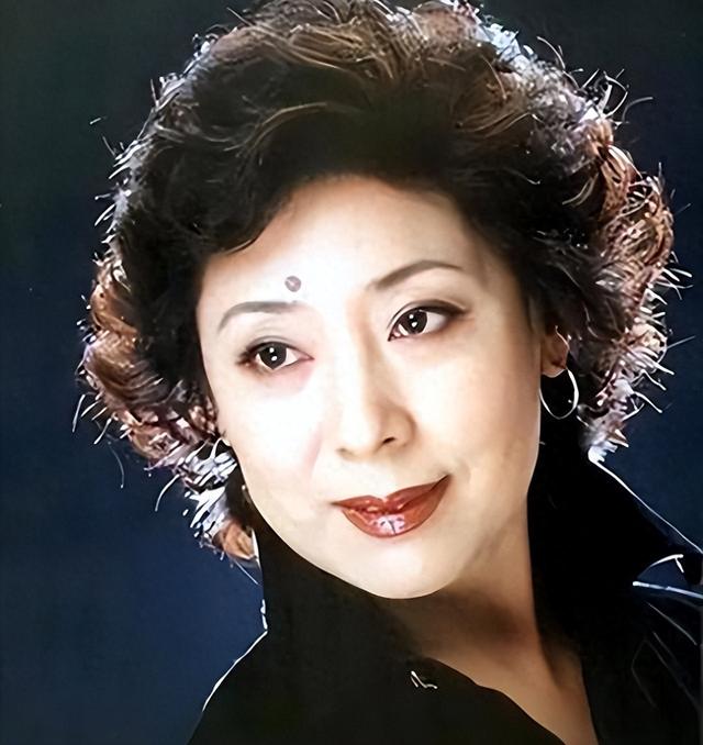 她曾是国家一级演员，遭丈夫无数次殴打，丈夫：我不过了！离婚