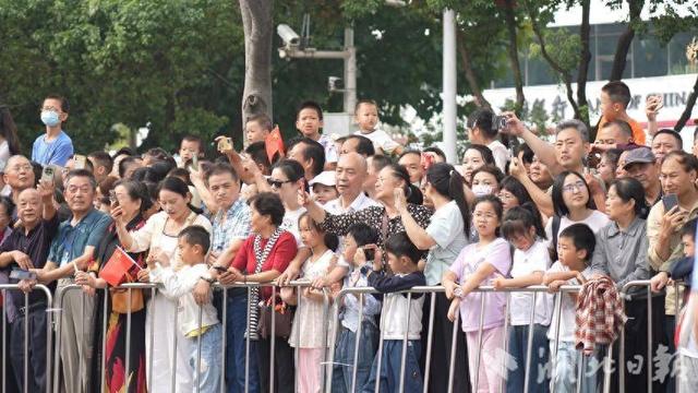流动的盛典，沸腾的城：10万个你我他的欢腾与热爱