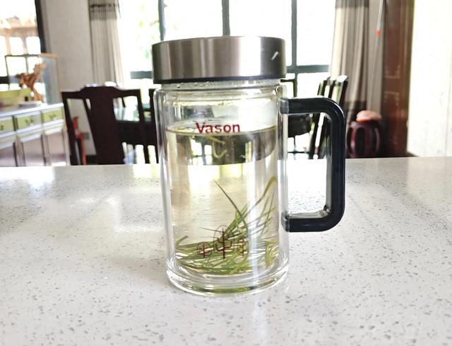 竹心煮水喝有什么功效（一杯竹心茶带来的清凉）
