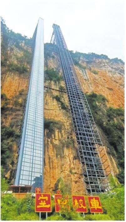 尼珠河大峡谷提高景区运力——游客身登青云梯