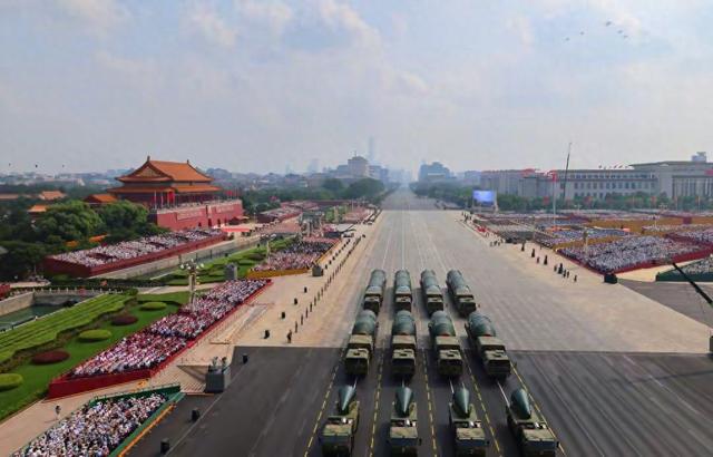 九三阅兵：霍启刚姚明同框、雷军3点钟排队，白求恩孙女带来信件