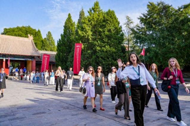 向世界敞开中华文明的窗口，外国青年探寻古都遗产与新貌