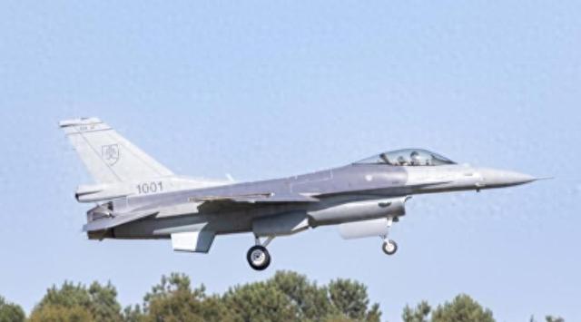 武统还没开始，上百台军飞行员集体跑路，台专家：统一已有新模式