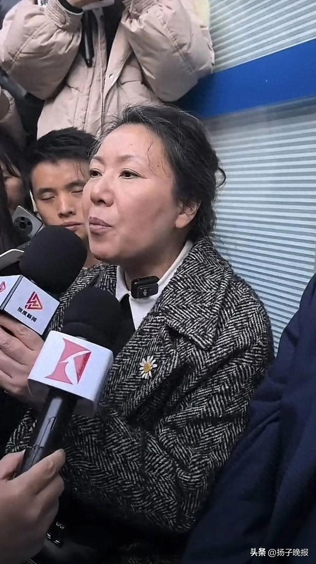 27岁成都女子家中被害，凶手沾了血跑回家后说，“我今天必须把她弄死，不是她死就是我死”