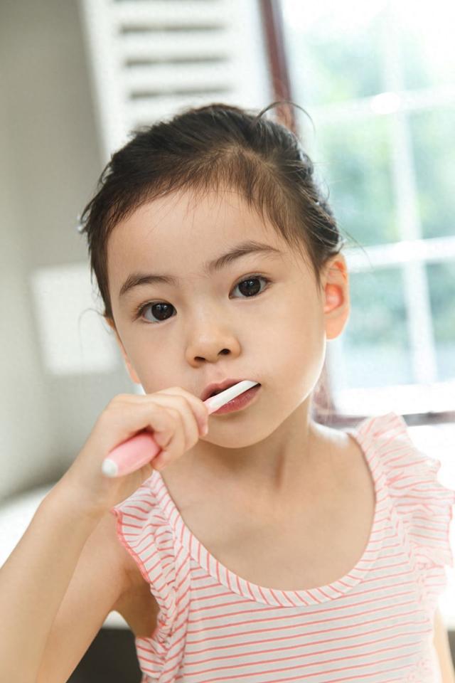 安抚奶嘴有哪些好处和坏处（安抚奶嘴到底能不能用）