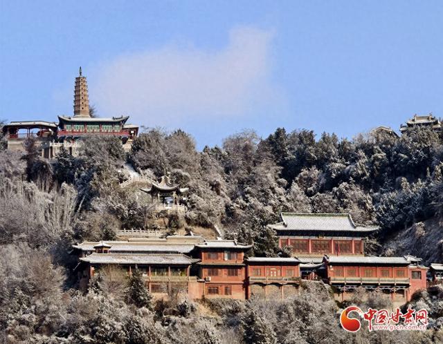 初雪漫兰州：中山桥畔银装展 白塔山下雪意浓