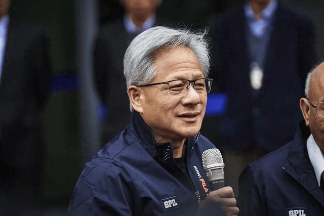英伟达芯片有远程控制功能，中国政府已发出警告，黄仁勋怎么办？