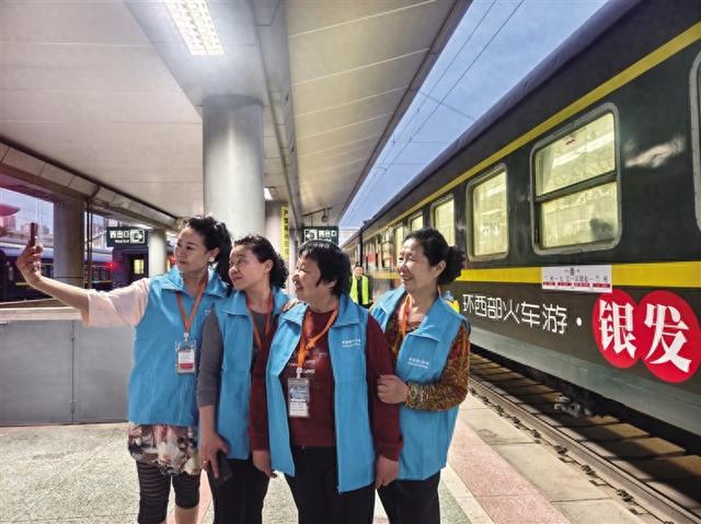 从“走马观花”到“慢享深游” 新“银发族”重塑旅游市场