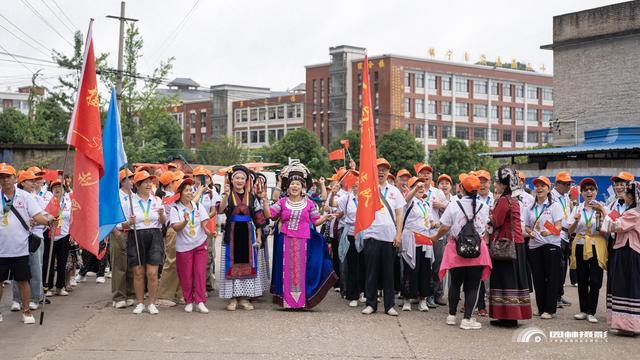 踏进避暑胜地 畅游山水龙滩——镇宁县龙滩村民族文化旅游活动纪实